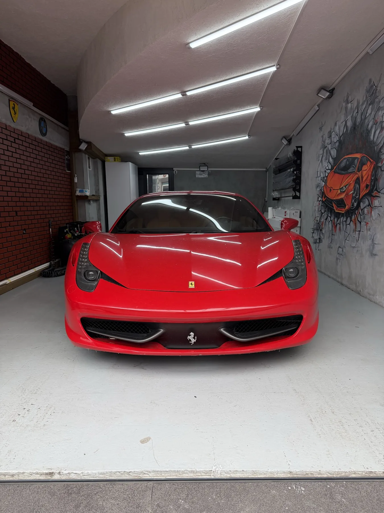 Maslak MG Garage'da Ferrari 458 aracına uygulanan Detailing & Yüzey Bakımı