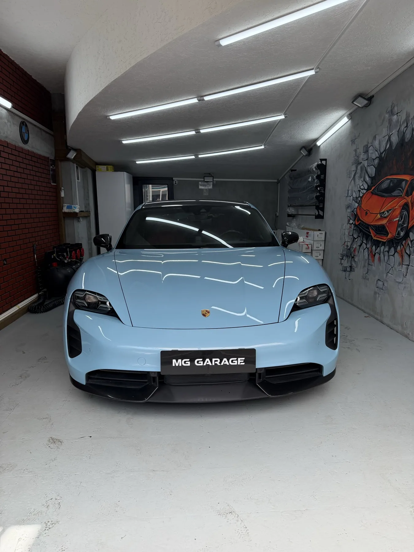Maslak MG Garage'da Porsche Taycan aracına uygulanan PPF & Yüzey Koruma