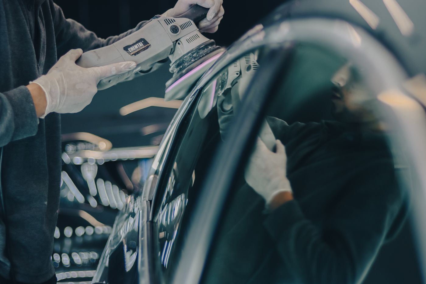 İstanbul Maslak MG Garage atölyesinde araç yüzeyi parlatma ve detailing uygulaması