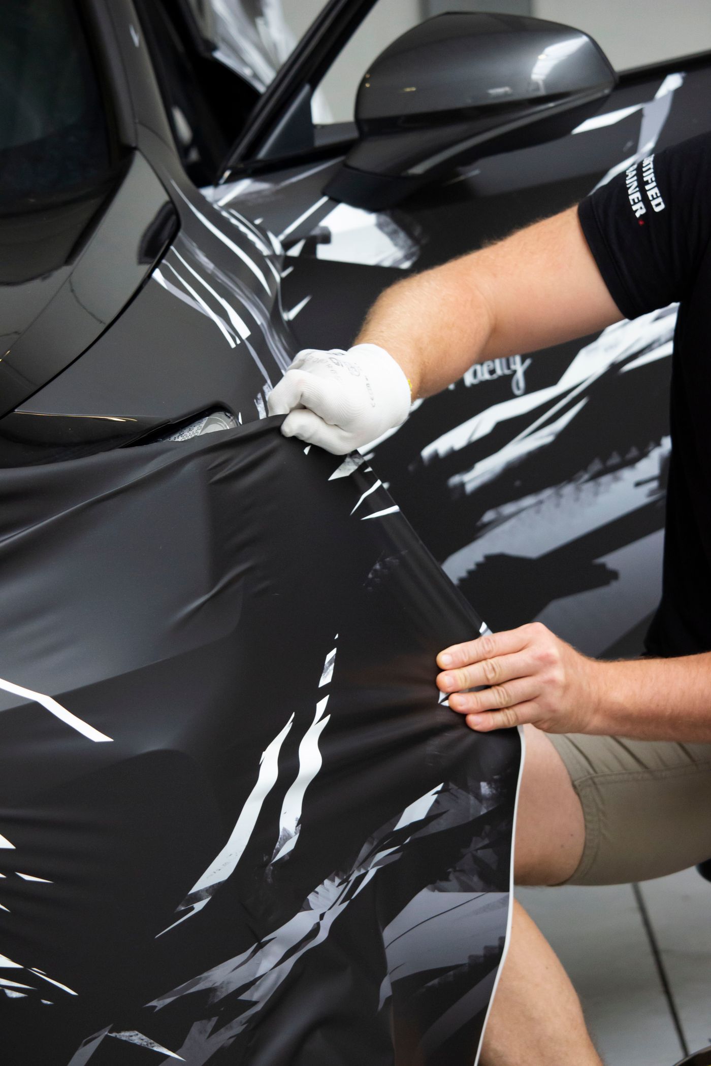 Maslak MG Garage atölyesinde otomobile renk değişimi kaplaması uygulanıyor